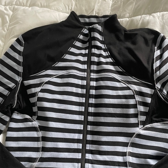 Striped Black and Gray Women's Jacket Lululemon - Picture 3 of 4